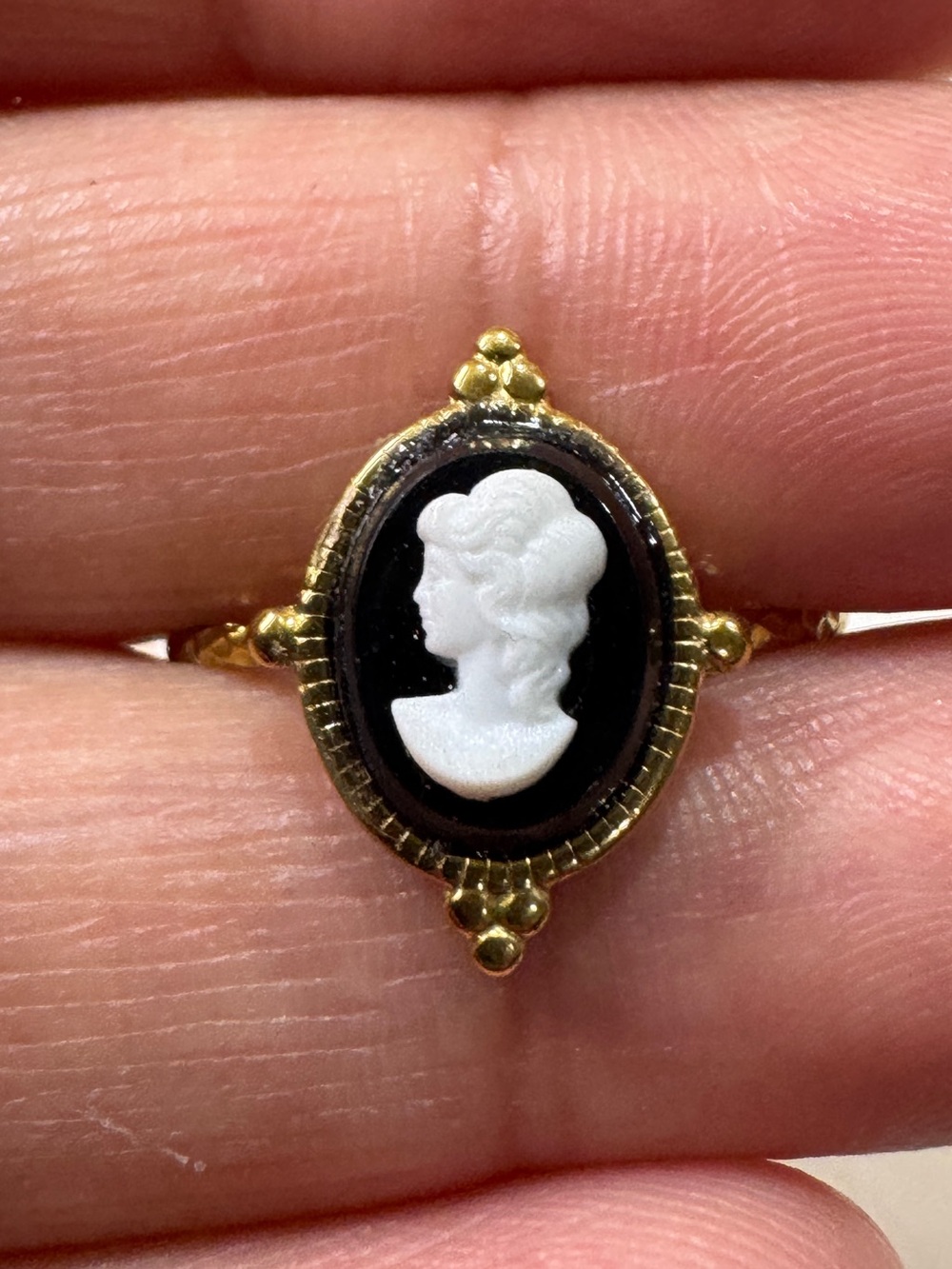 Cameo Ring with Black and White Profile